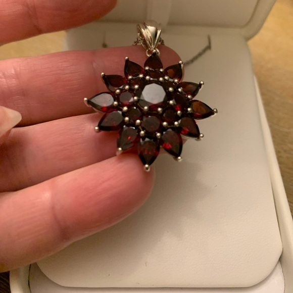 Rich Dark Garnet Flower Pendant - Picture 5 of 11